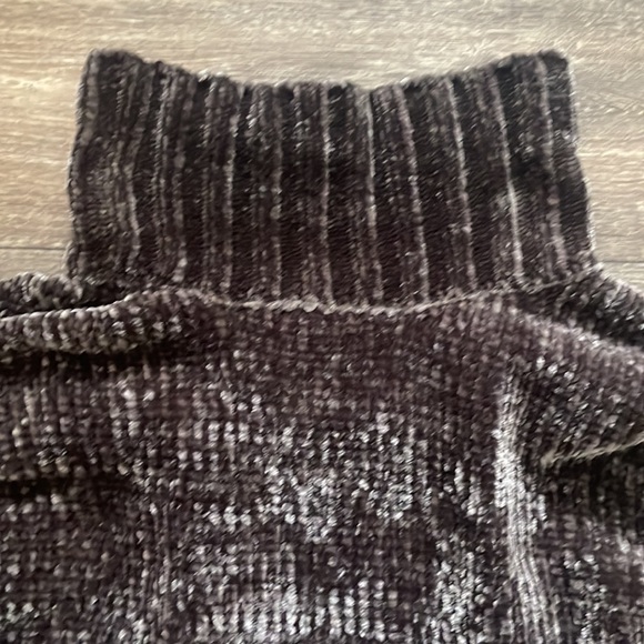 Cynthia Rowley Women’s Brown Knit Turtle Neck Sweater in Size Small - Picture 6 of 7